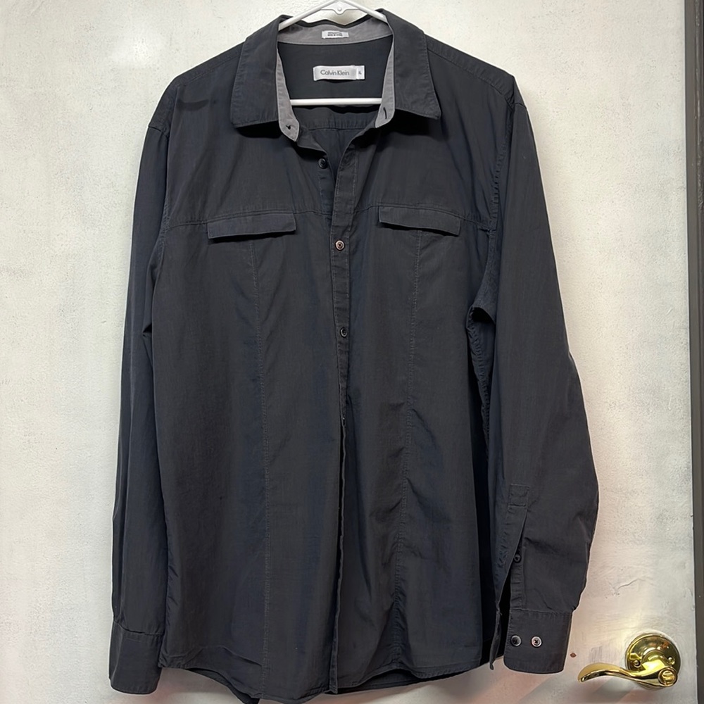 Mens size XL Calvin Klein 100% cotton L/S gray shirt
